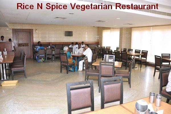 Raya'S Grand Hotel Kumbakonam Ngoại thất bức ảnh