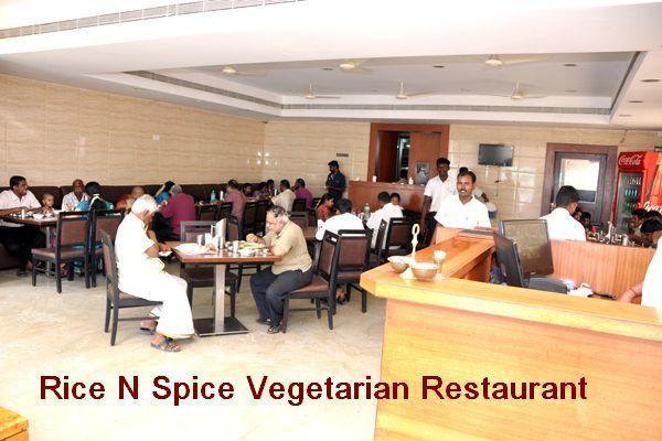 Raya'S Grand Hotel Kumbakonam Ngoại thất bức ảnh