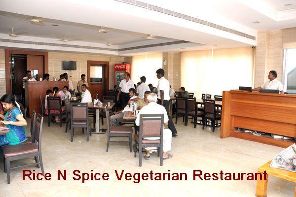 Raya'S Grand Hotel Kumbakonam Ngoại thất bức ảnh